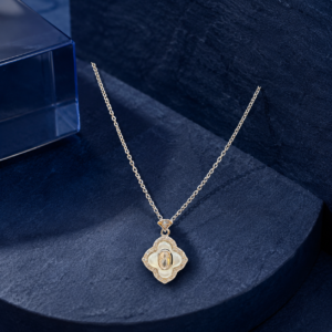 Luna Clover Chain Pendant
